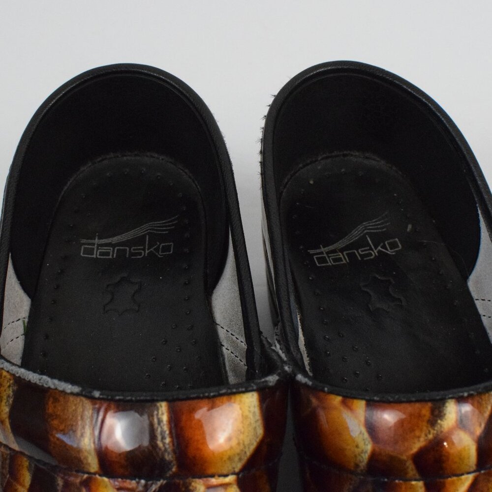 Dansko Snake Print Gold Comfort Slip On Clog Mules Patent Leather Nursing Shoe 8 - Picture 8 of 10